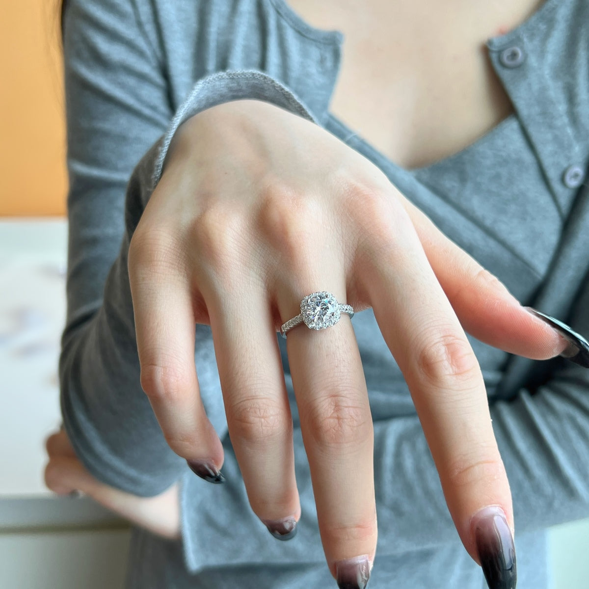 [ECHO ]Dazzling Resplendent Round Cut Wedding Ring