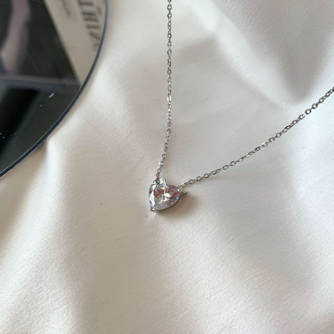 [ECHO ]Heart Shape Main Stone Pendant Collarbone Necklace