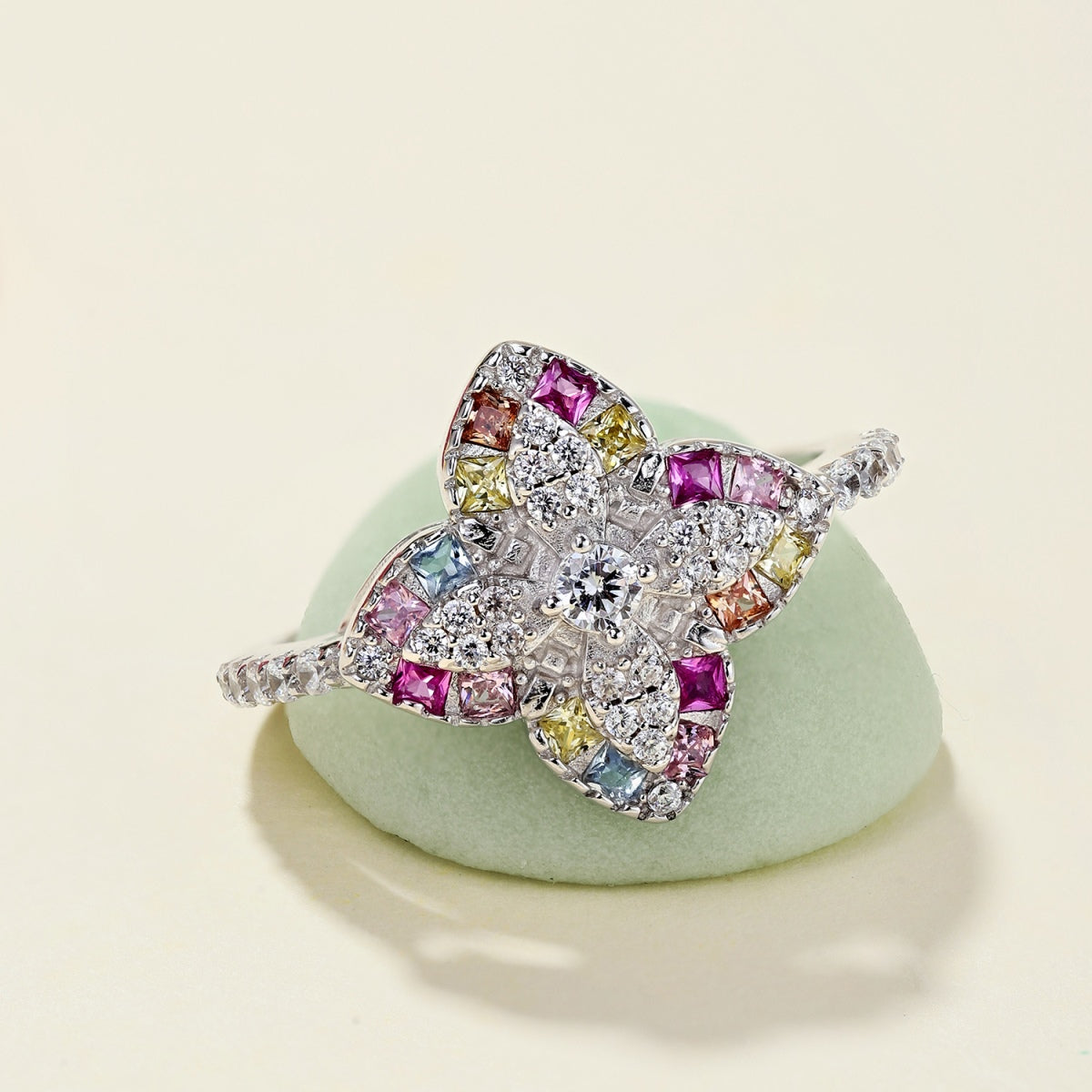 [ECHO ]Luxurious Colorful Flower Shape Banquet Ring