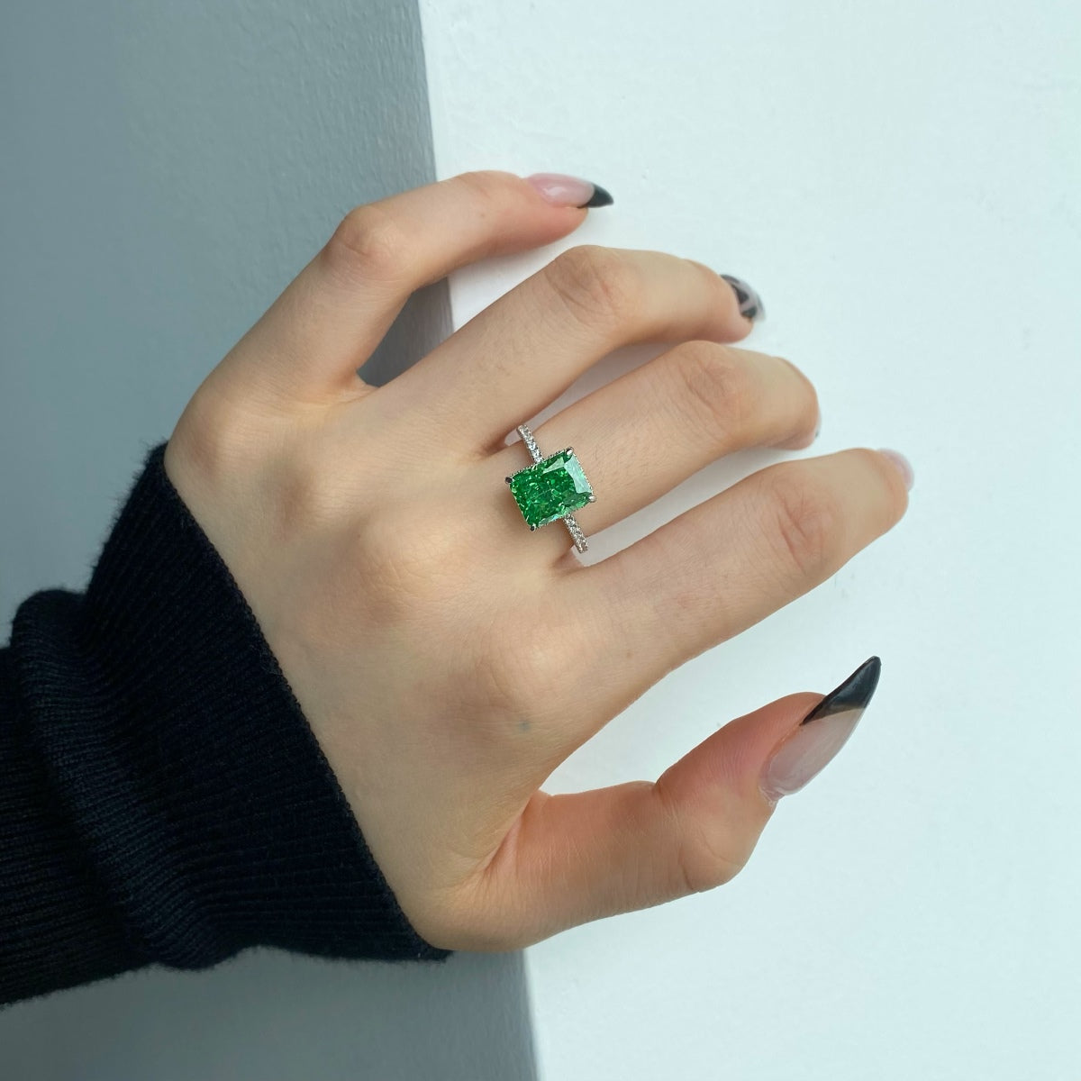 [ECHO ]4.0 Carat Luxurious Engagement Ring