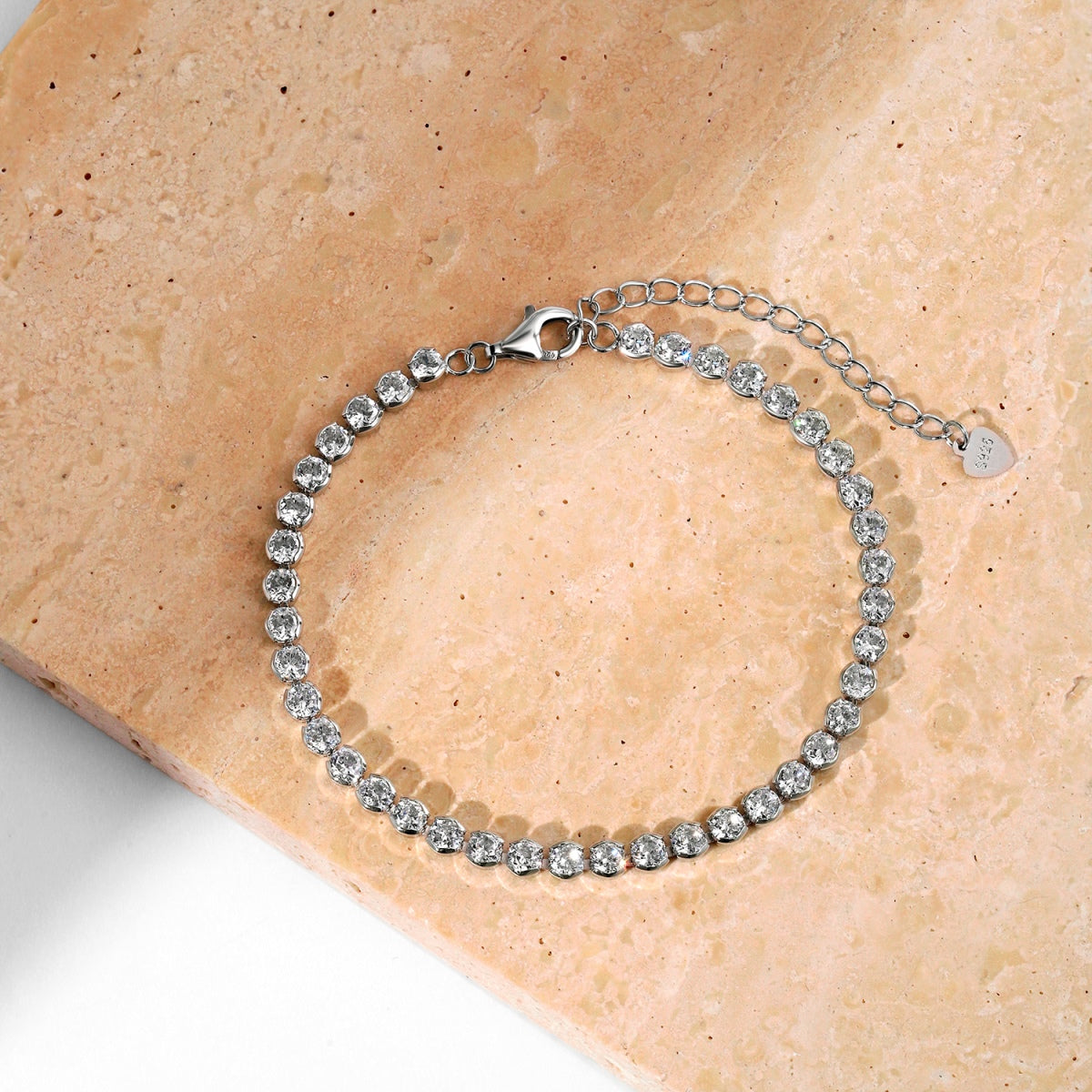 [ECHO ]Ornate  Sparkling Round Cut Daily Bracelet
