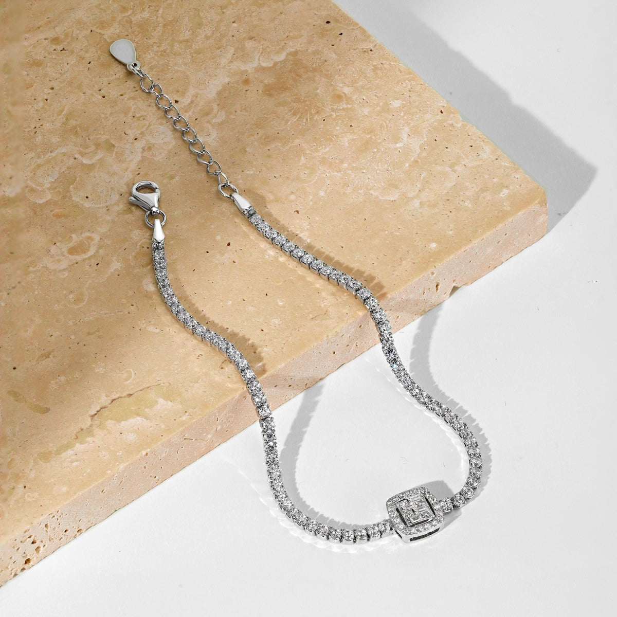 [ECHO ]Luxurious Dazzling Square Shape Banquet Bracelet