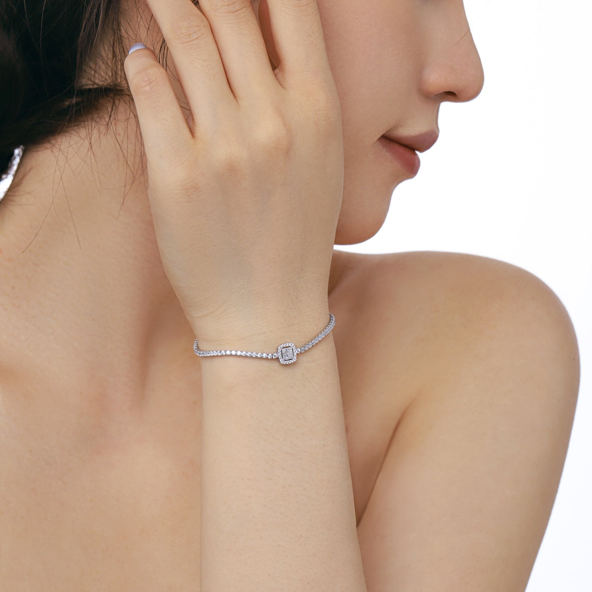 [ECHO ]Luxurious Dazzling Square Shape Banquet Bracelet