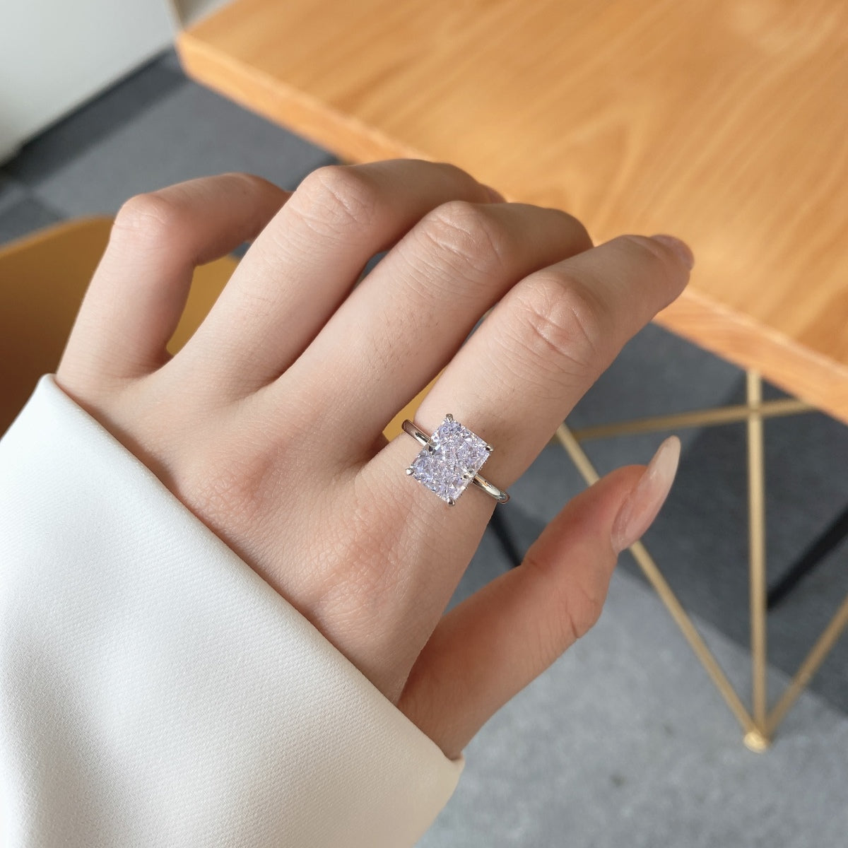 [ECHO ]4.0 Carat Ornate Enchanting Radiand Cut Banquet Ring