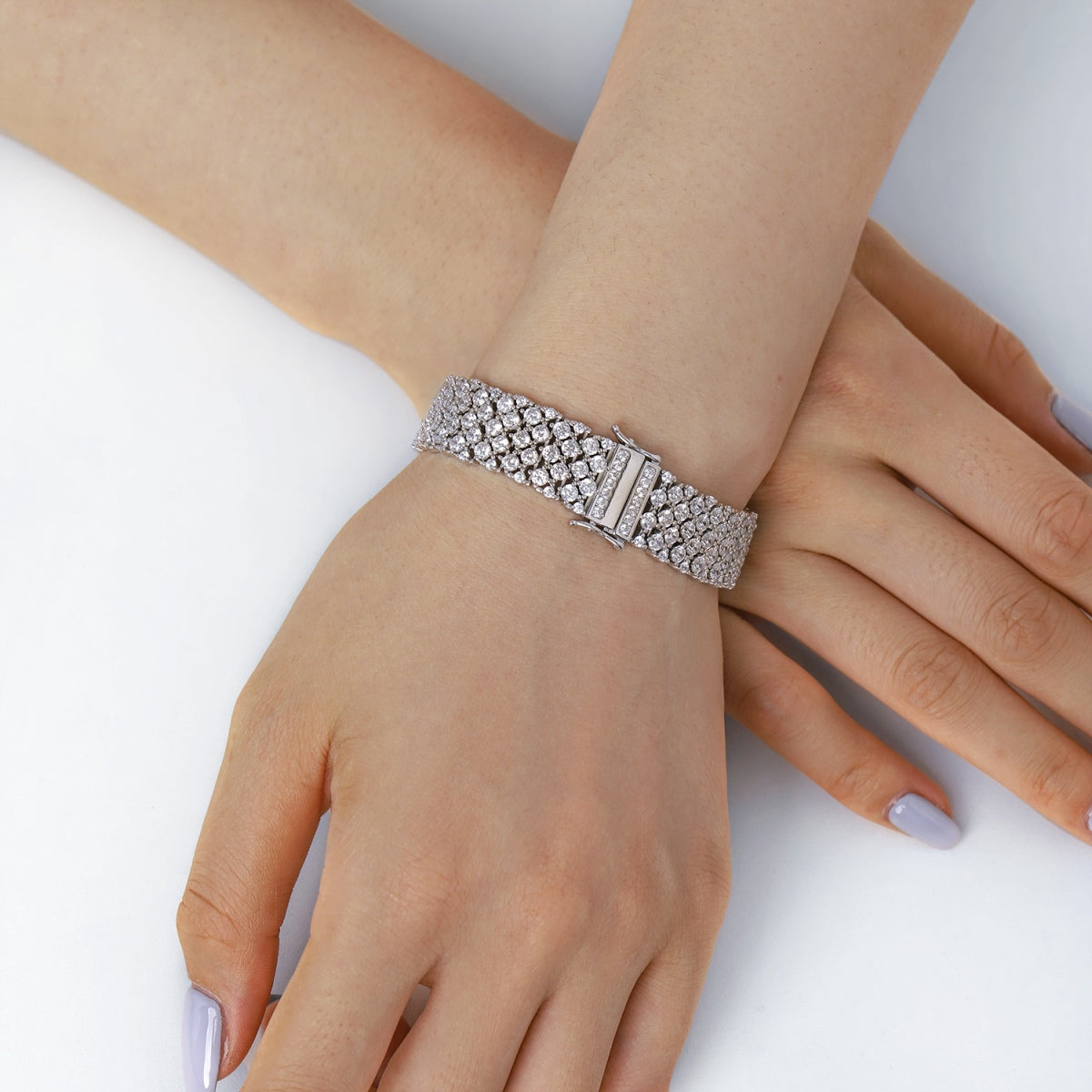 [ECHO ]Ornate Elegant Round Cut Party Bracelet