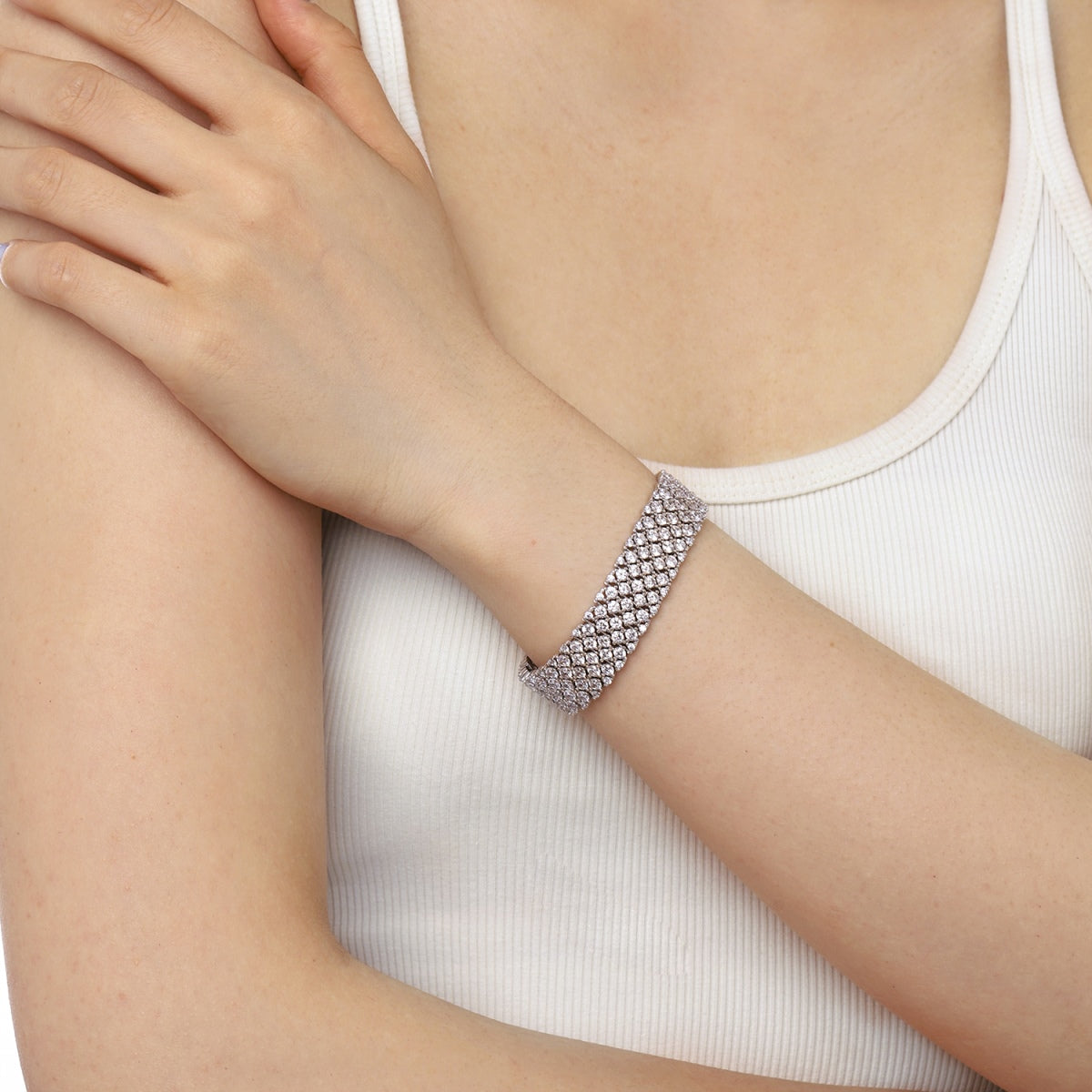 [ECHO ]Ornate Elegant Round Cut Party Bracelet