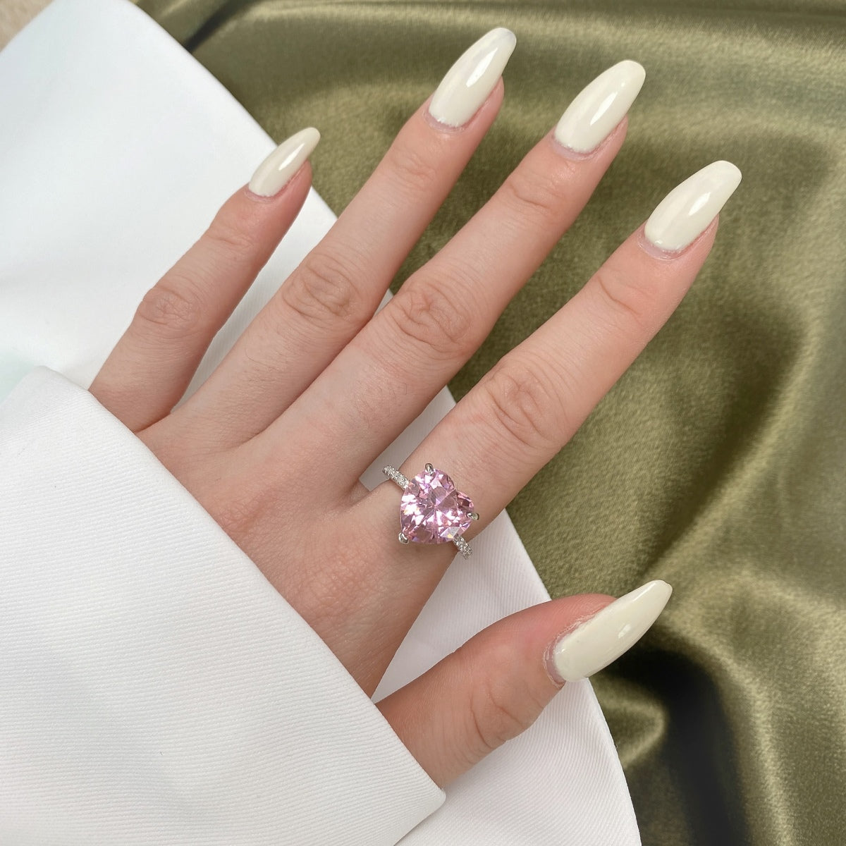 [ECHO ]6.0 Carat Luxurious Sparkling Romantic Heart Cut Lover Ring