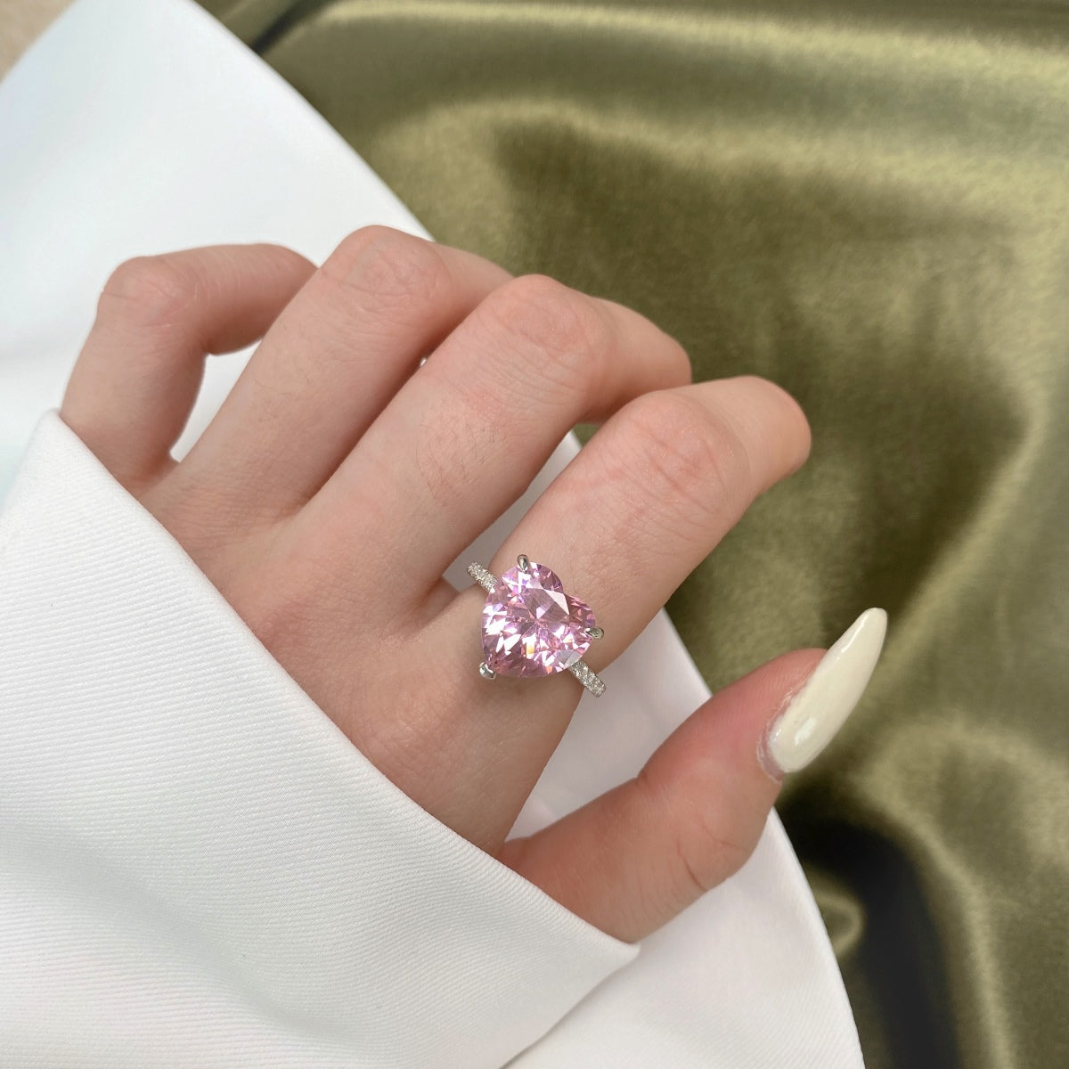 [ECHO ]6.0 Carat Luxurious Sparkling Romantic Heart Cut Lover Ring