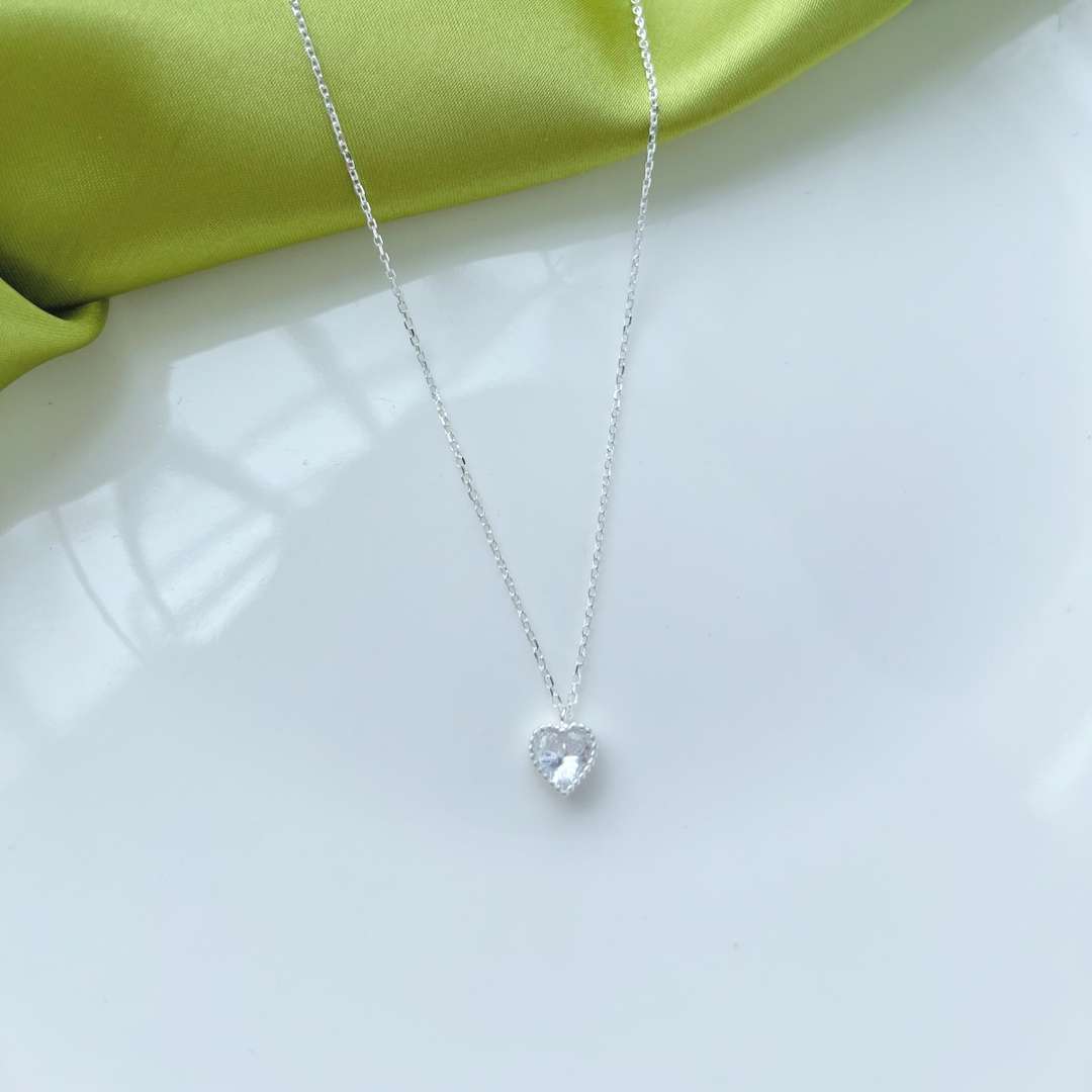 [ECHO ]Ornate Heart Shape Necklace