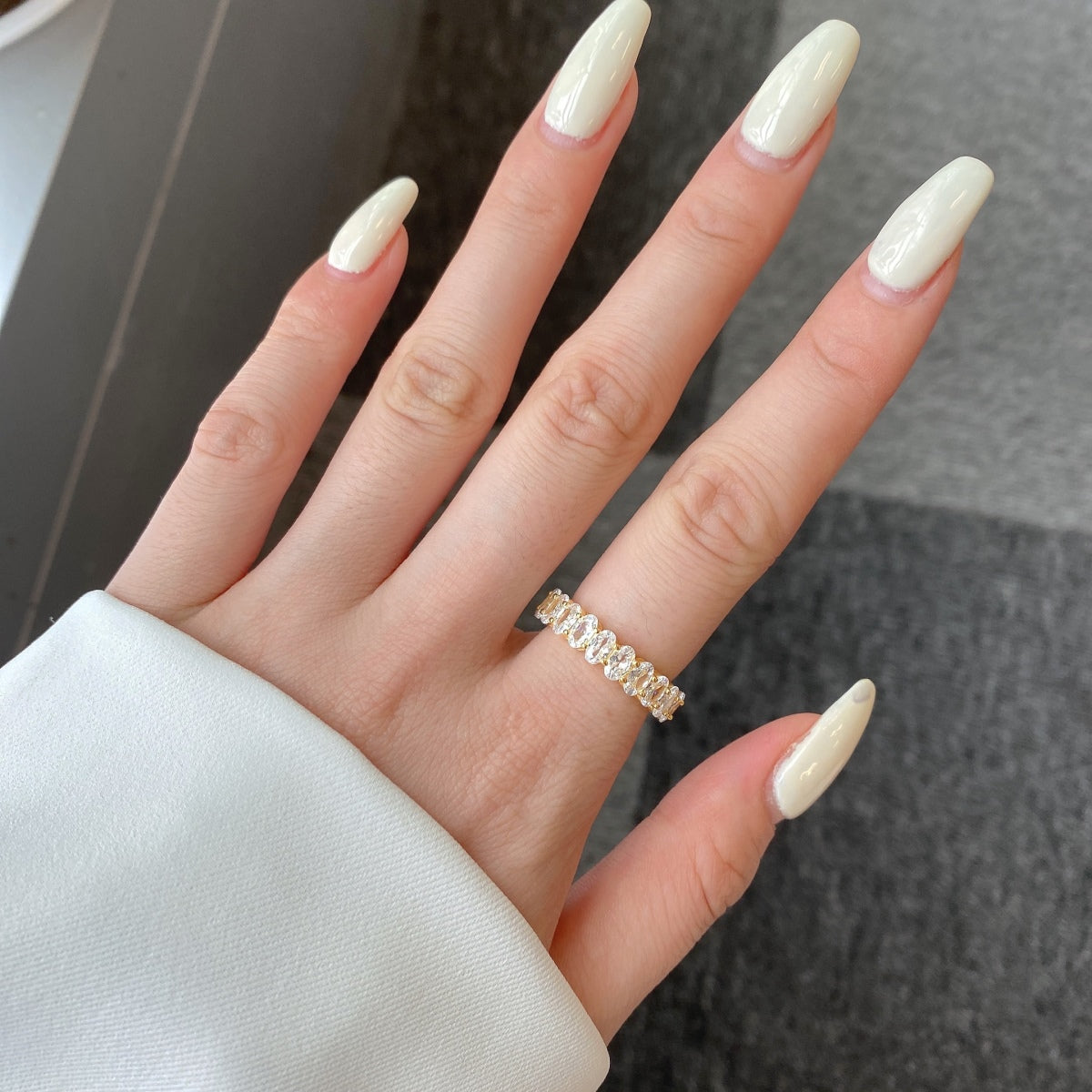 [ECHO ]Ornate Oval Cut Tennis Ring