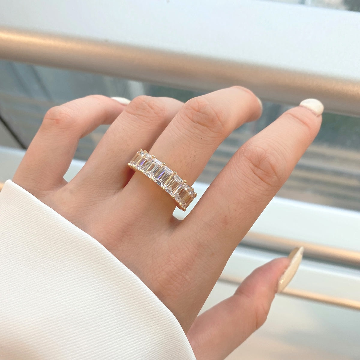 [ECHO ]0.75 Carat Elegant Emerald Cut Tennis Ring