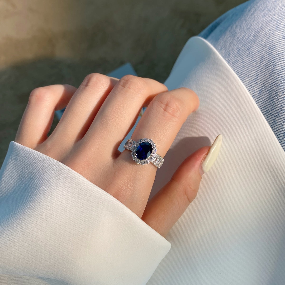 [ECHO ]1.5 Carat Dazzling Charming Oval Cut Banquet Ring