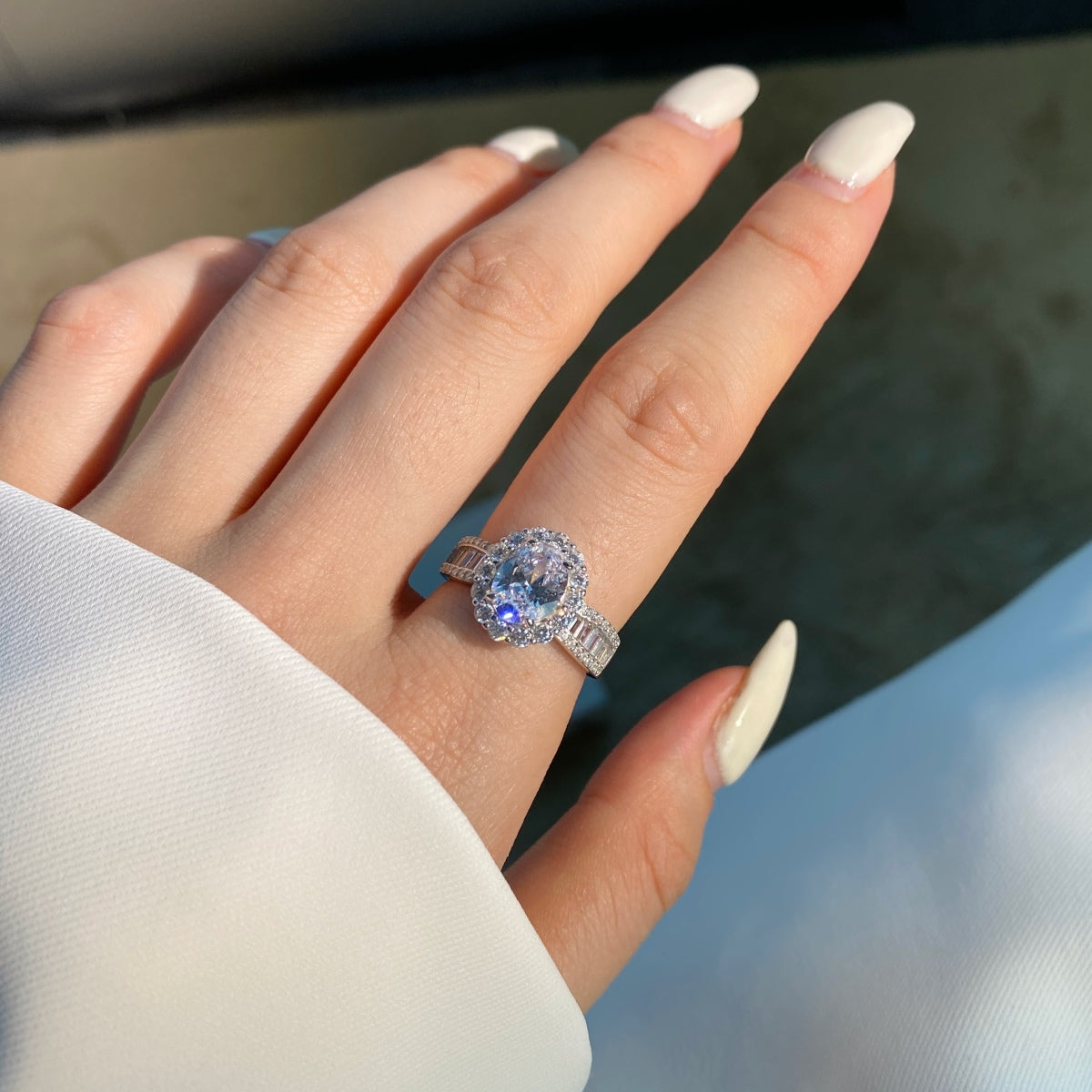 [ECHO ]1.5 Carat Dazzling Charming Oval Cut Banquet Ring