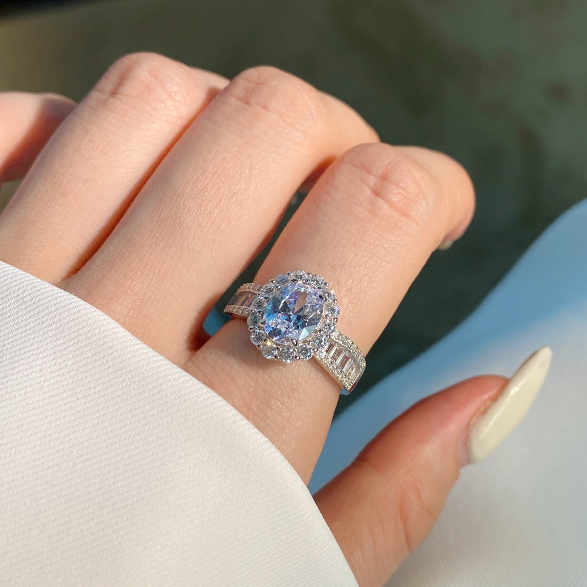 [ECHO ]1.5 Carat Dazzling Charming Oval Cut Banquet Ring