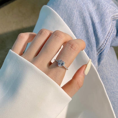 [ECHO ]2.0 Carat Dazzling Lustrous Heart Cut Lover Ring