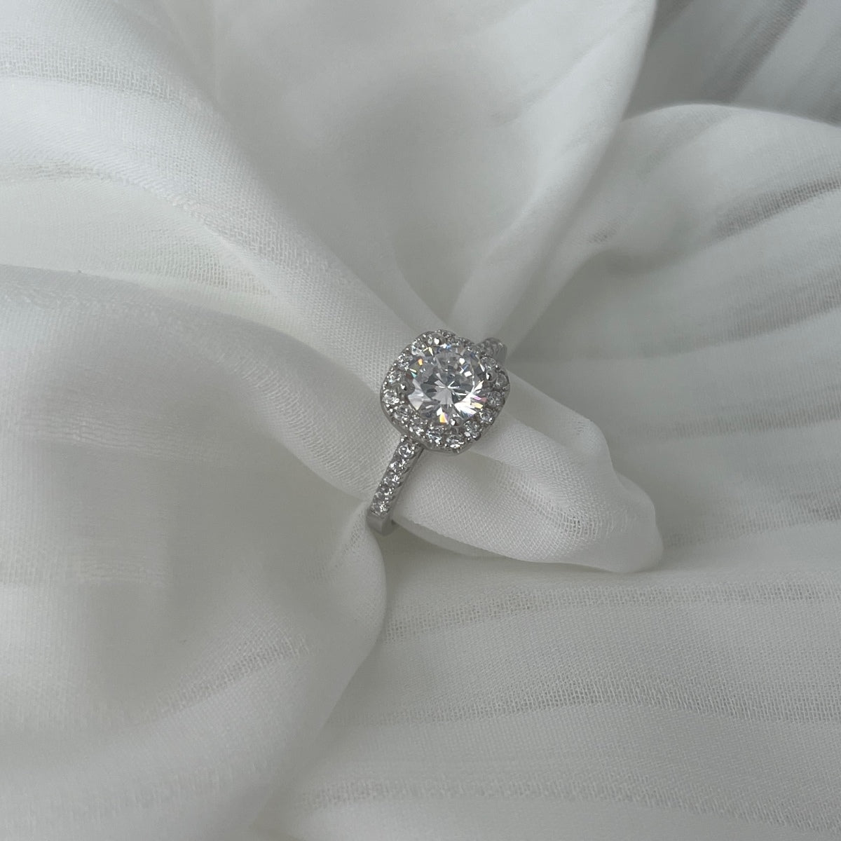 [ECHO ]Dazzling Resplendent Round Cut Wedding Ring