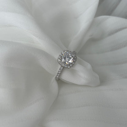 [ECHO ]Dazzling Resplendent Round Cut Wedding Ring
