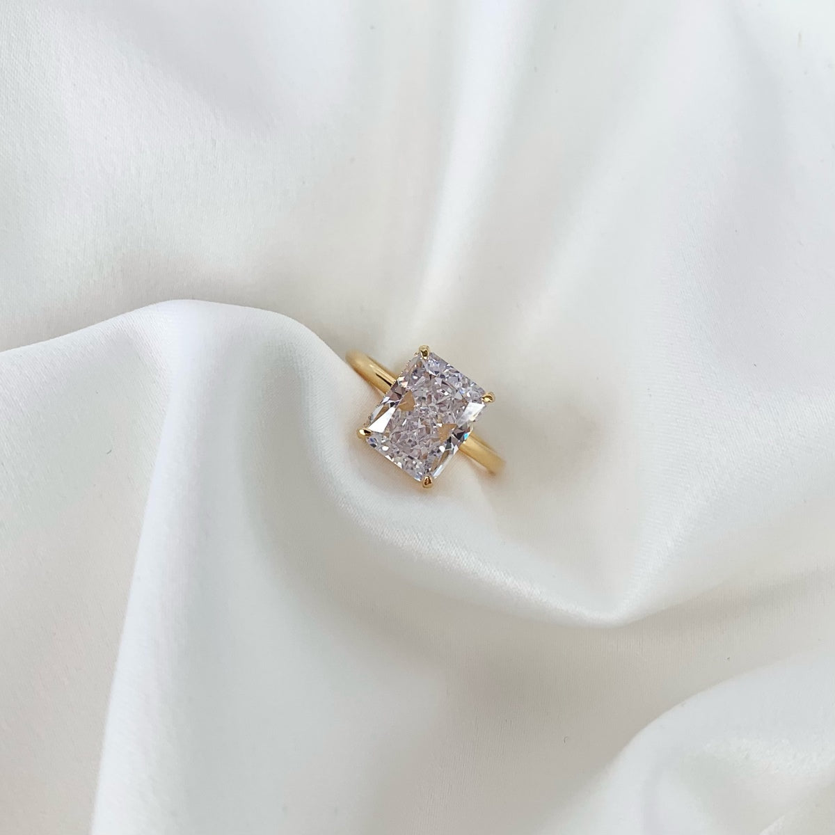 [ECHO ]4.0 Carat Ornate Enchanting Radiand Cut Banquet Ring