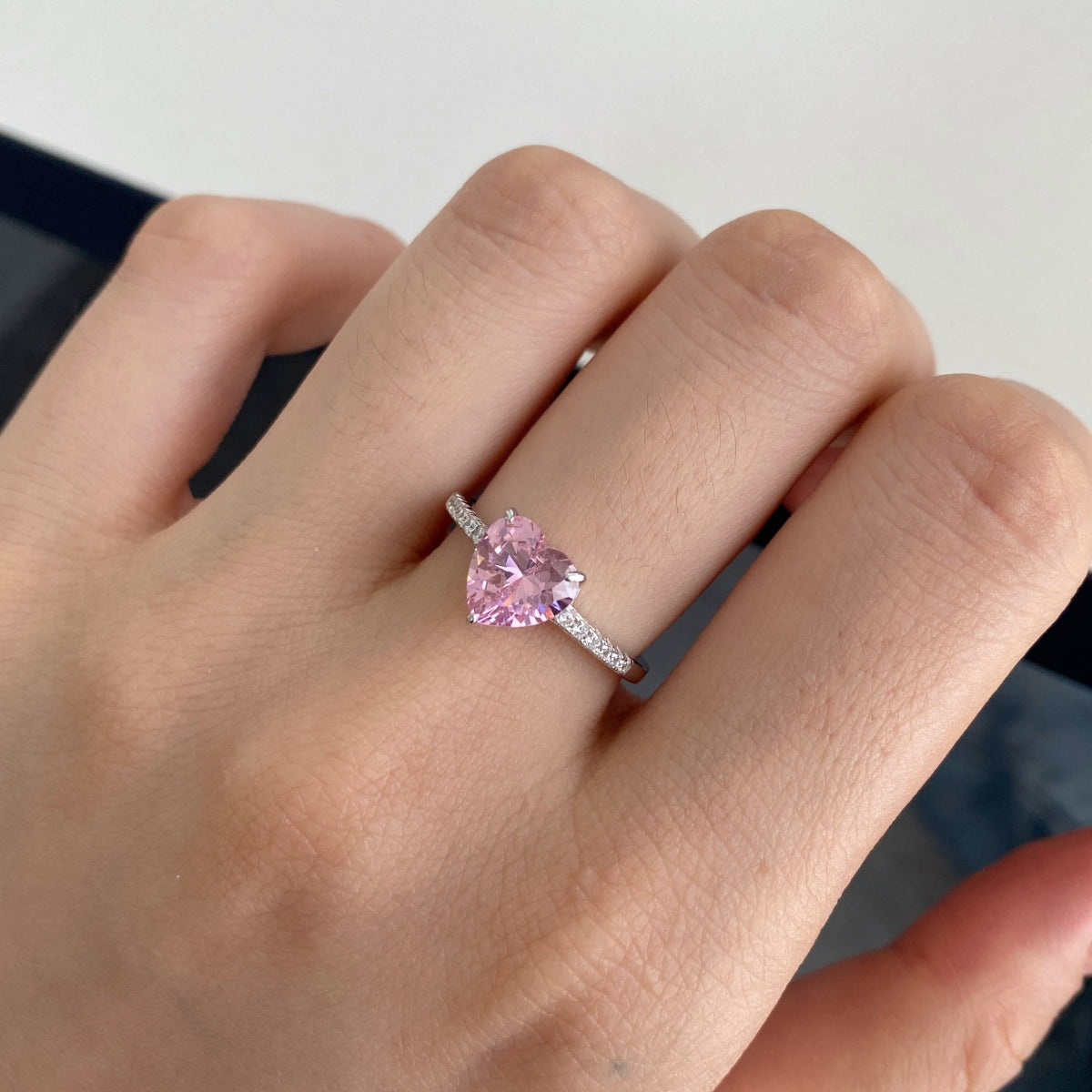 [ECHO ]2.0 Carat Dazzling Lustrous Heart Cut Lover Ring