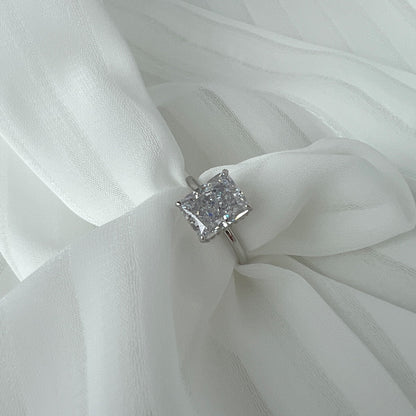 [ECHO ]4.0 Carat Ornate Enchanting Radiand Cut Banquet Ring