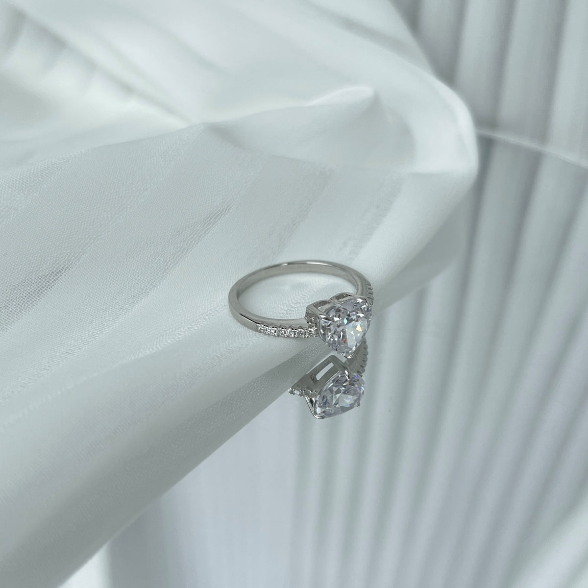 [ECHO ]2.0 Carat Dazzling Lustrous Heart Cut Lover Ring