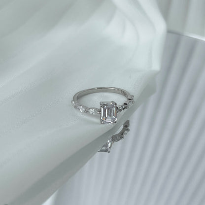 [ECHO ]1.0 Carat Dainty Resplendent Radiant Cut Daily Ring