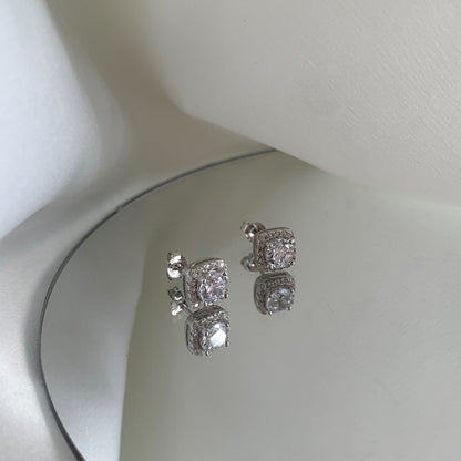 [ECHO ]Classic Round Center Stone Stud Earrings
