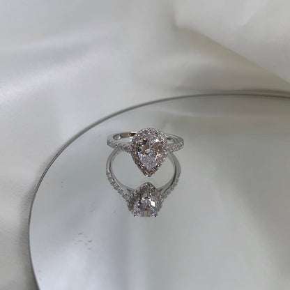 [ECHO ]1.0 Carat Luxurious Resplendent Water Drop Shape Wedding Ring