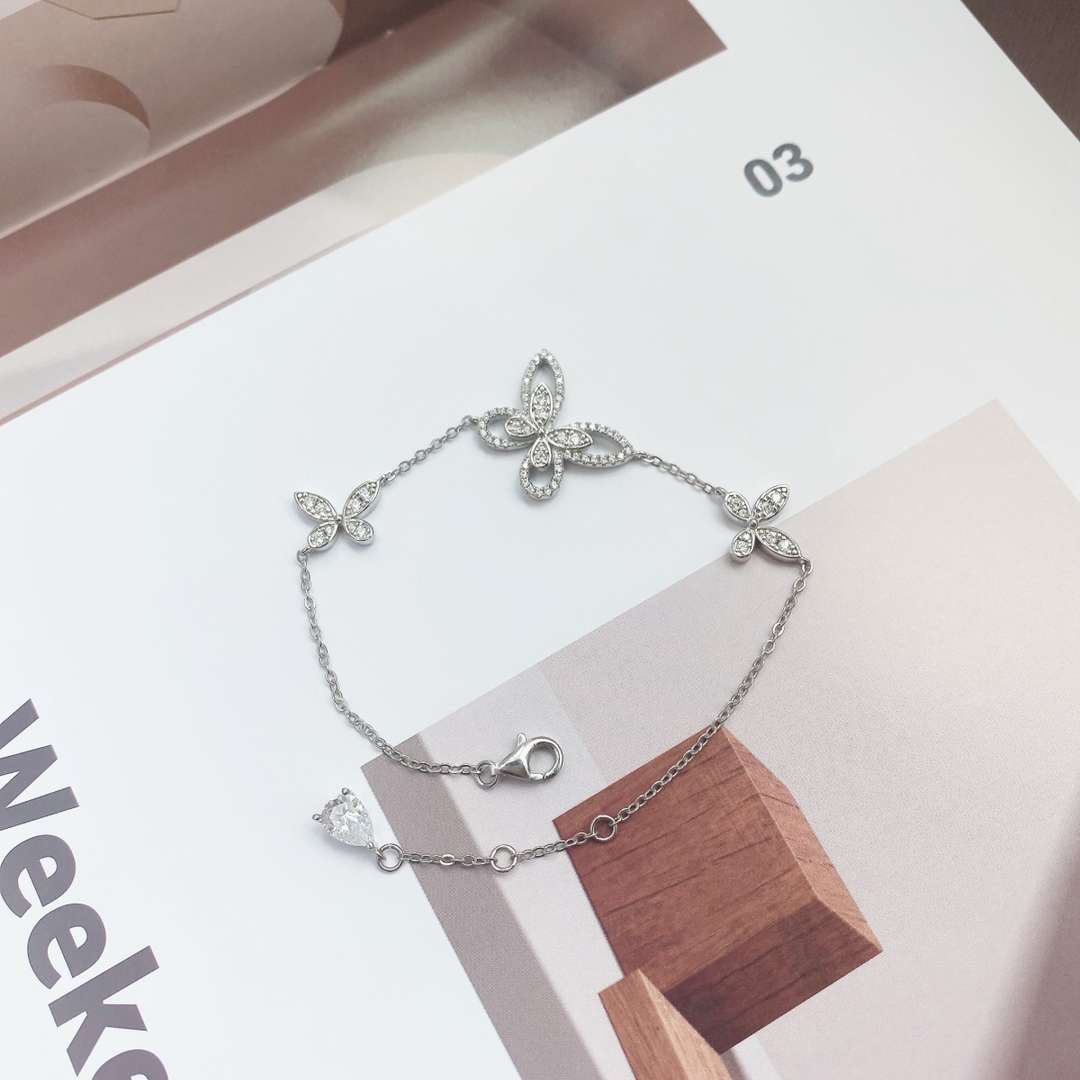 [ECHO ]Delicate Butterfly Pendant Bracelet