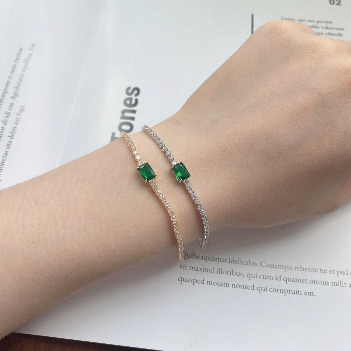 [ECHO ]1.0 Carat Unique Emerald Cut Banquet Bracelet