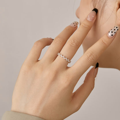 [ECHO ]Delicate Enchanting Wave Shape Daily Ring