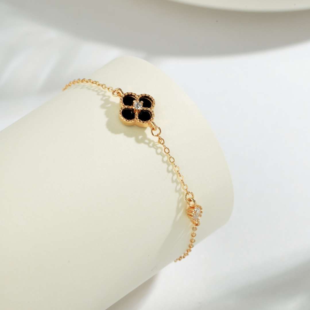 [ECHO ]Delicate Four Leaf Clover Bracelet