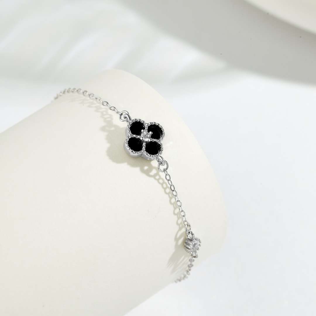 [ECHO ]Delicate Four Leaf Clover Bracelet