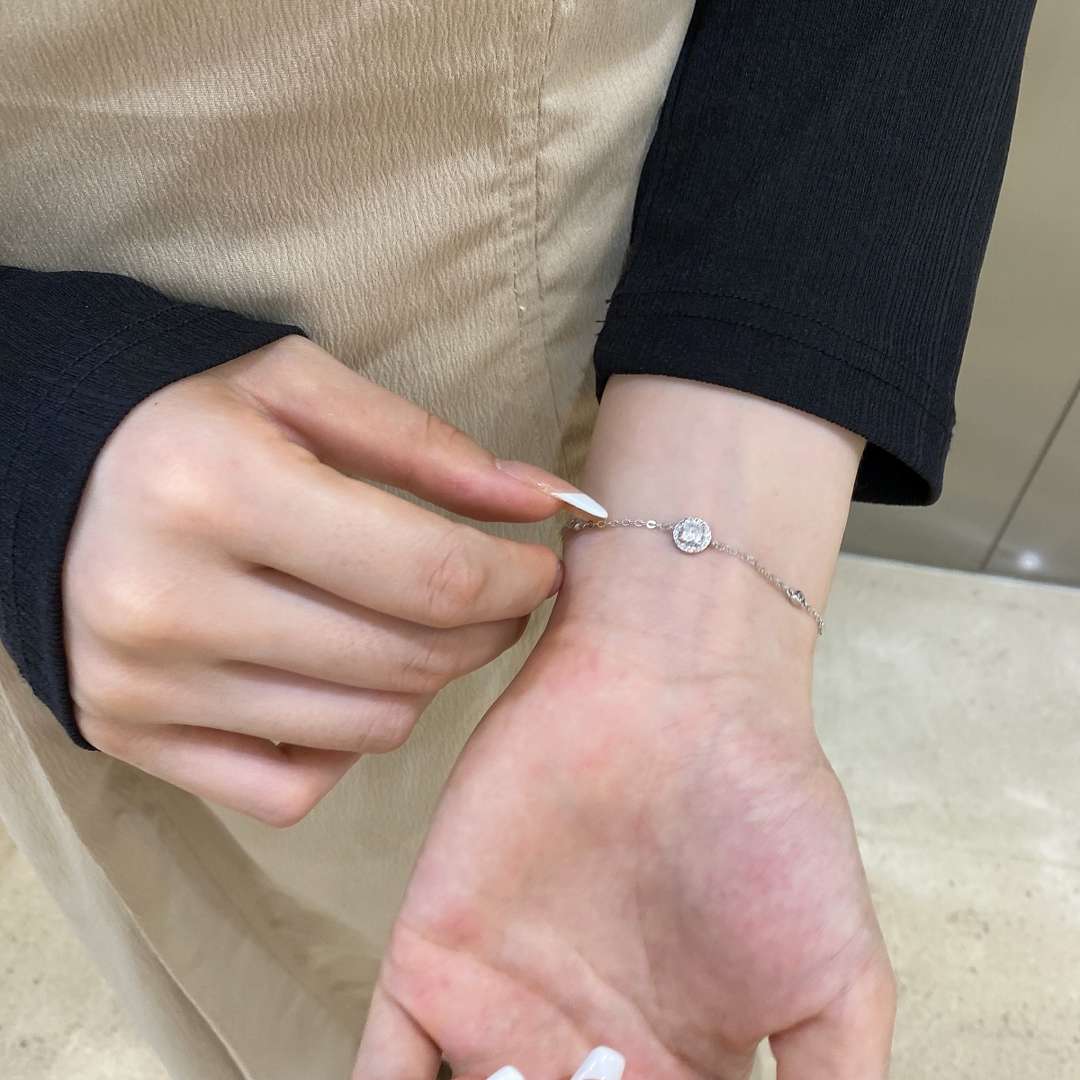 [ECHO ]Dazzling Round Cut Shape Bracelet