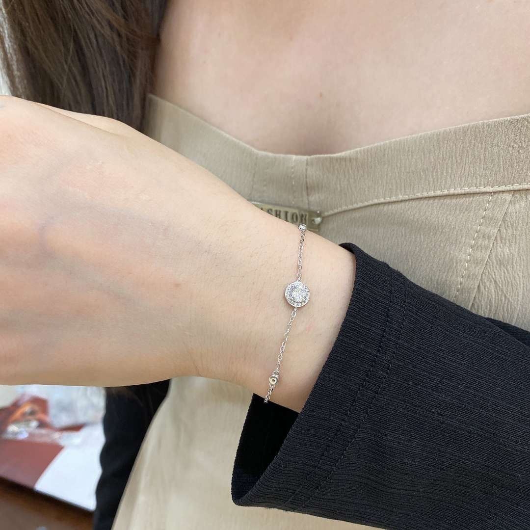 [ECHO ]Dazzling Round Cut Shape Bracelet