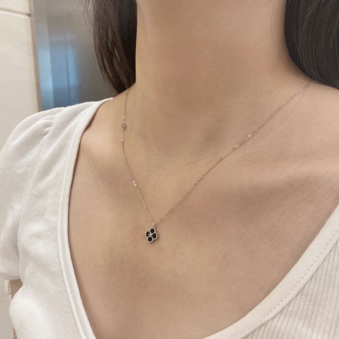 [ECHO ]Delicate Flower Shape Necklace