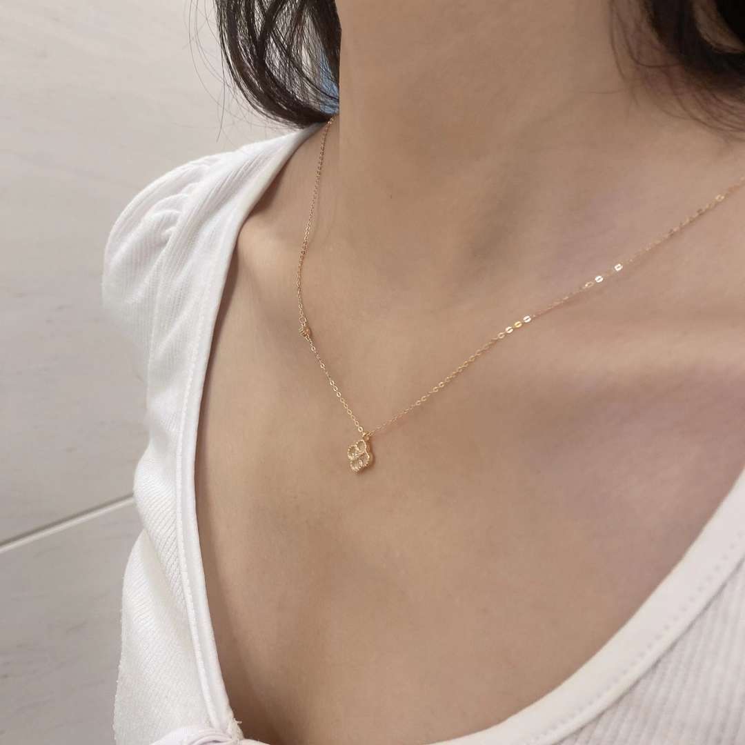 [ECHO ]Delicate Flower Shape Necklace