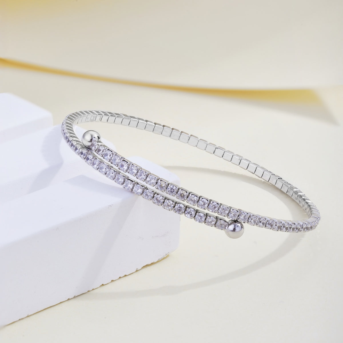 [ECHO ]Row of Diamonds Round Fashion Bracelet