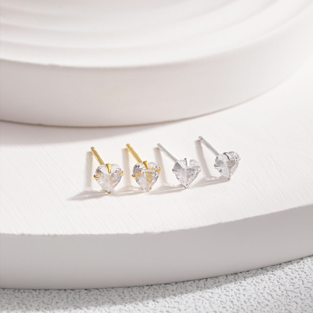 [ECHO ]Sparkling Heart Shaped Simple Earrings