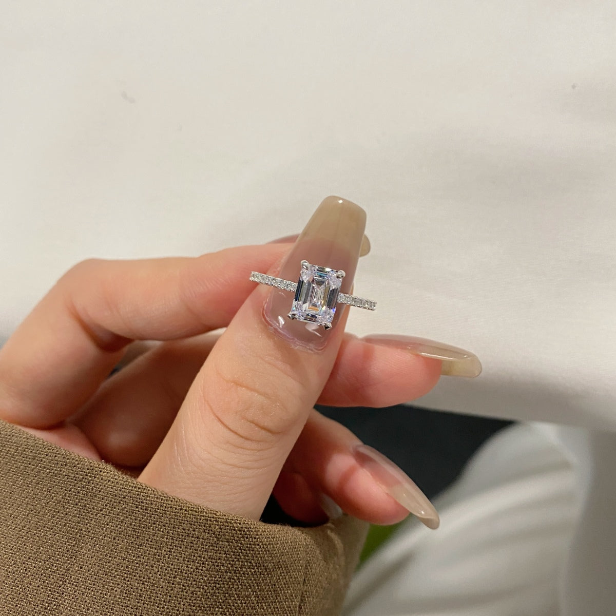 [ECHO ]2.0 Carat Scintillating Ornate Radiant Cut Party Ring