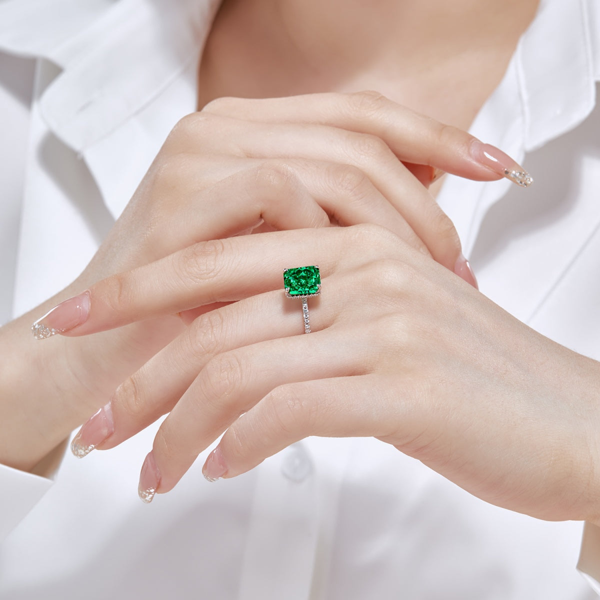 [ECHO ]4.0 Carat Luxurious Engagement Ring
