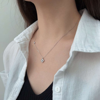 [ECHO ]Delicate Flower Shape Necklace