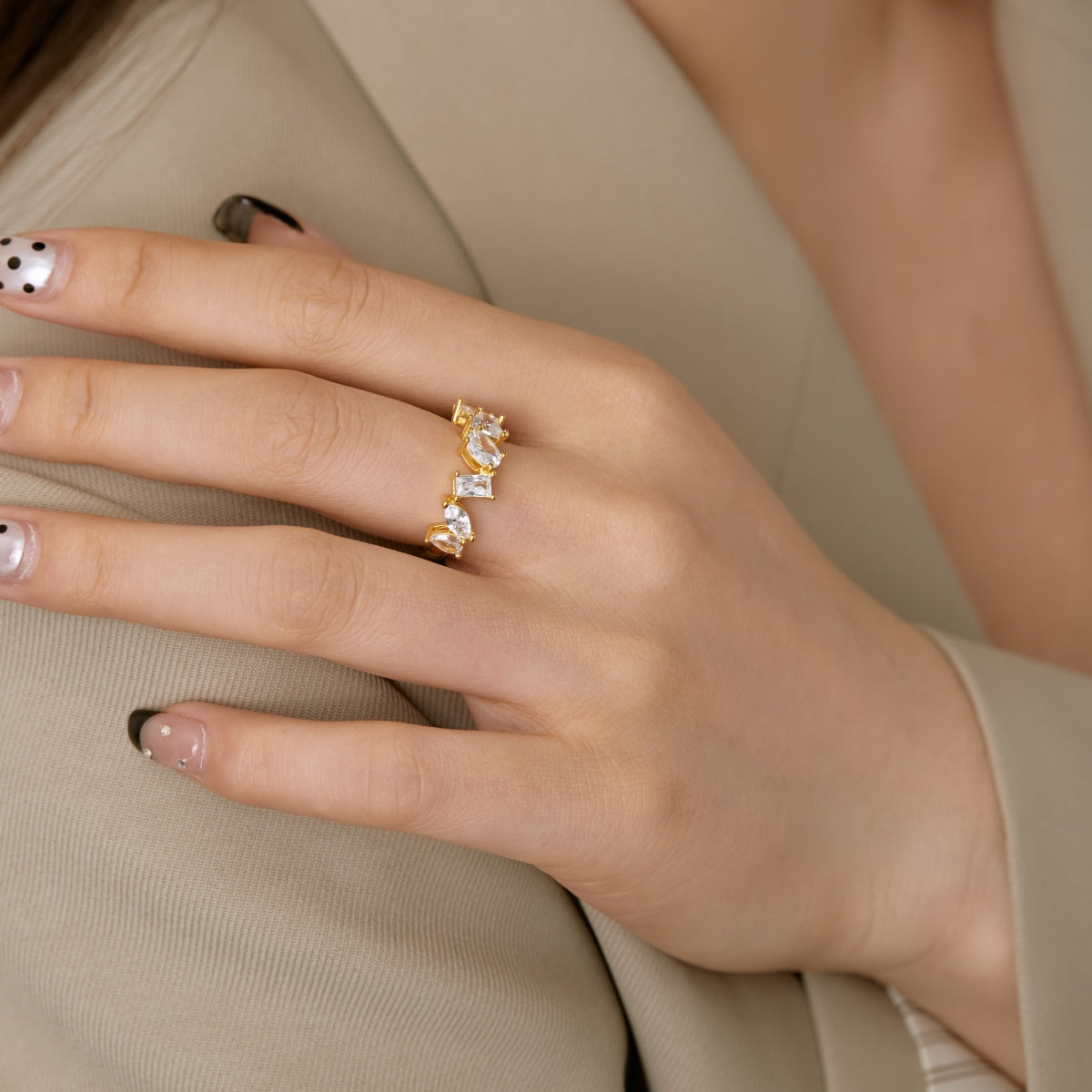 [ECHO ]Delicate Multi Cut Ring