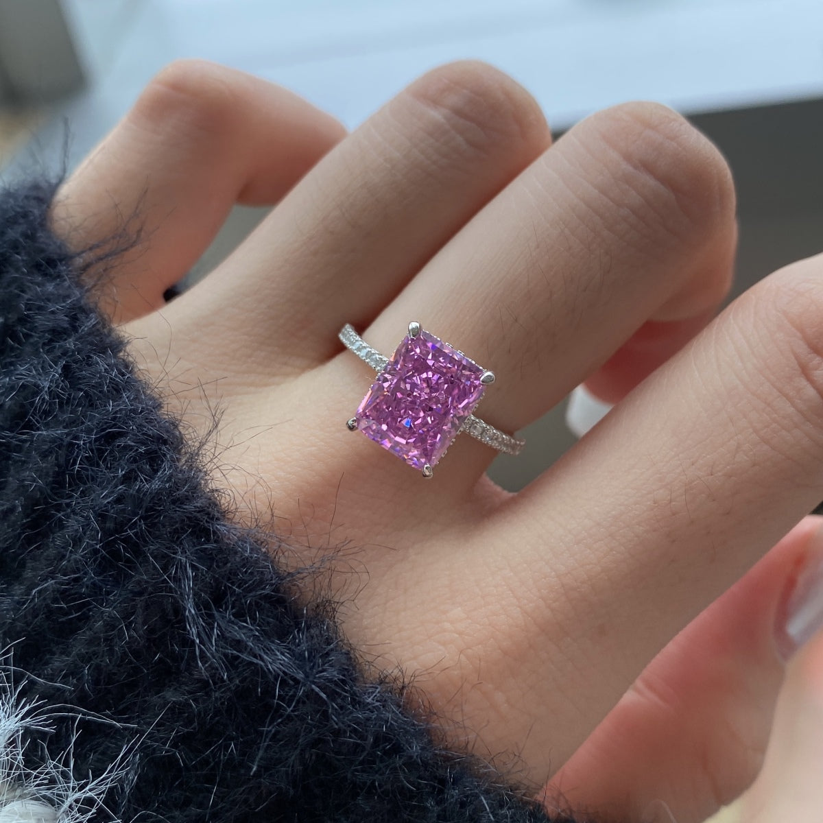 [ECHO ]4.0 Carat Luxurious Engagement Ring
