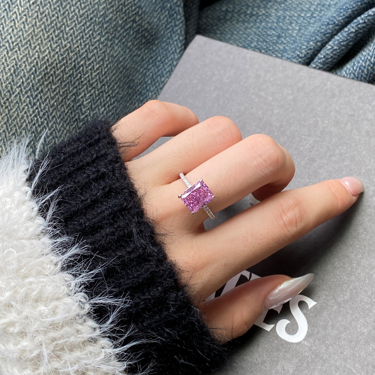 [ECHO ]4.0 Carat Luxurious Engagement Ring