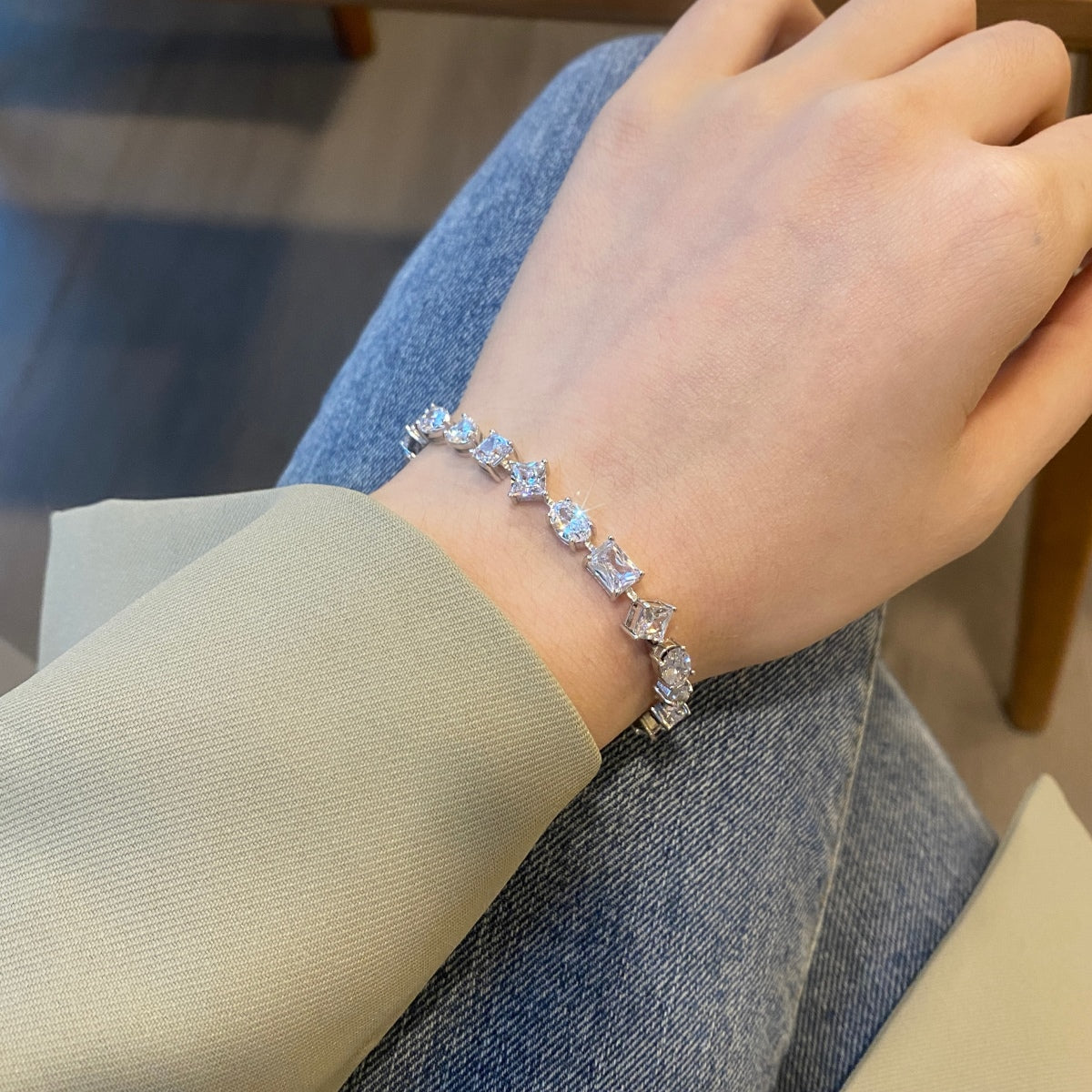 [ECHO ]Unique Exquisite Multi Cut Daily Bracelet