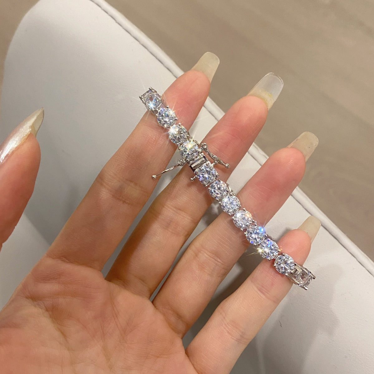 [ECHO ]Ornate Sparkling Round Cut Wedding Bracelet