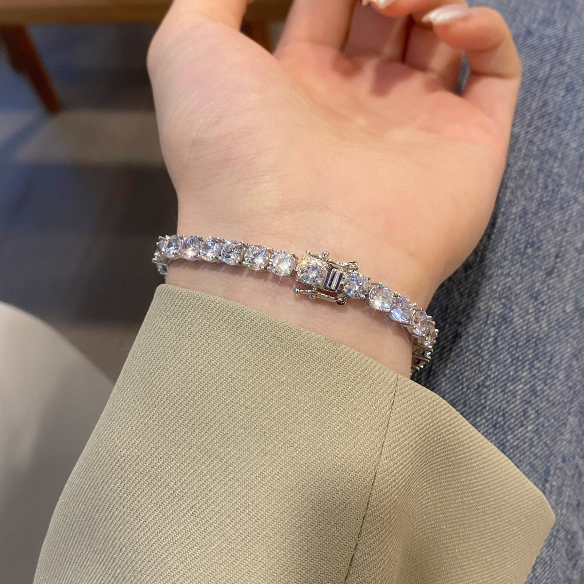 [ECHO ]Ornate Sparkling Round Cut Wedding Bracelet