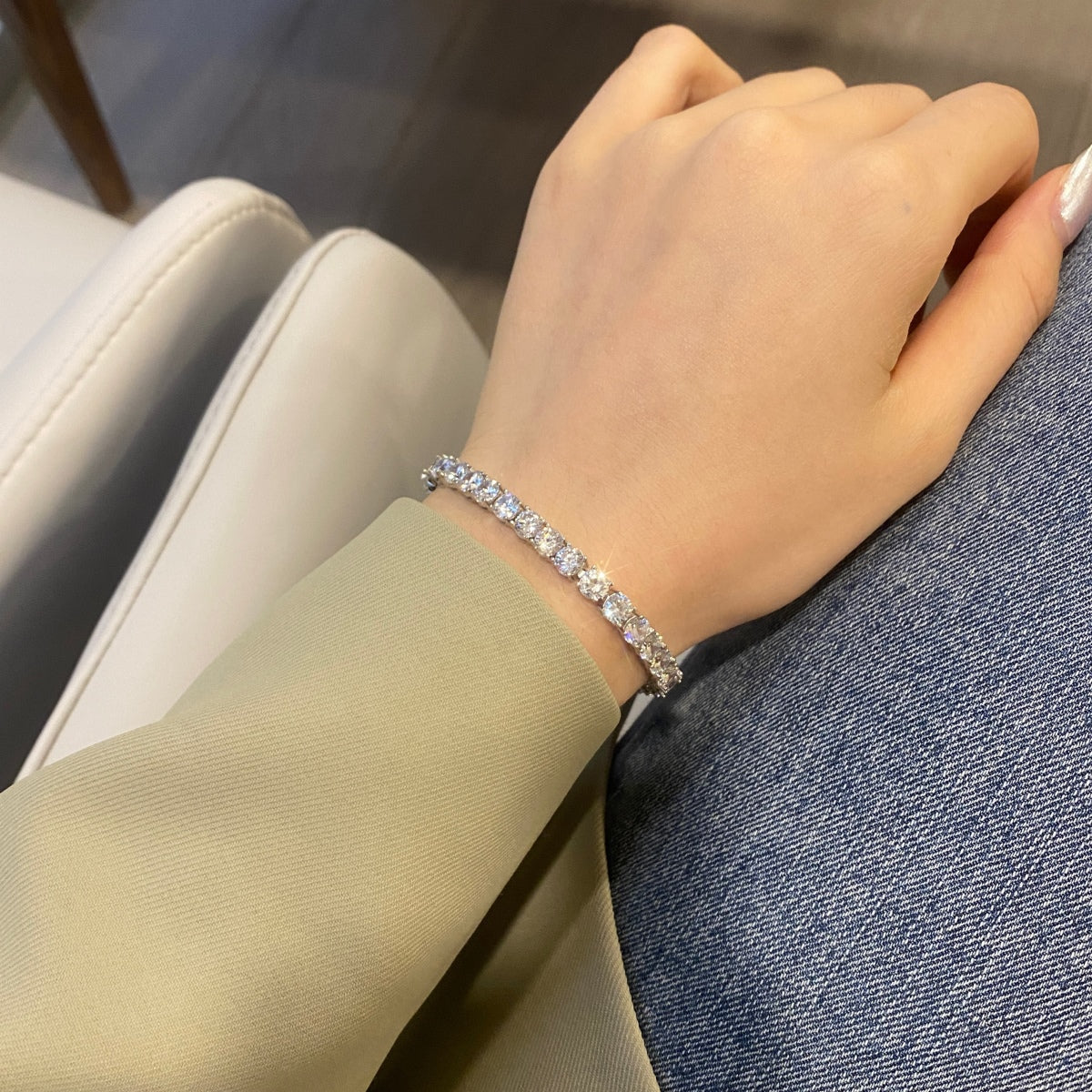 [ECHO ]Ornate Sparkling Round Cut Wedding Bracelet