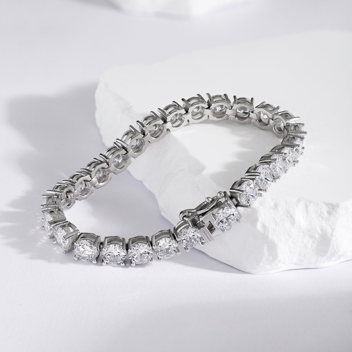 [ECHO ]0.75 Carat Dazzling Round Cut Wedding Bracelet